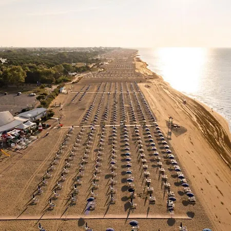 Modern Flat With Garden - Beahost Апартаменты *